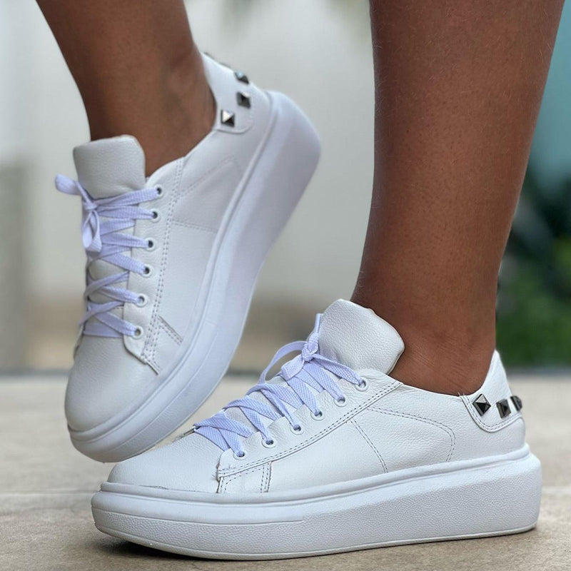 Tênis Feminino em Couro com Detalhes Spiky Edge