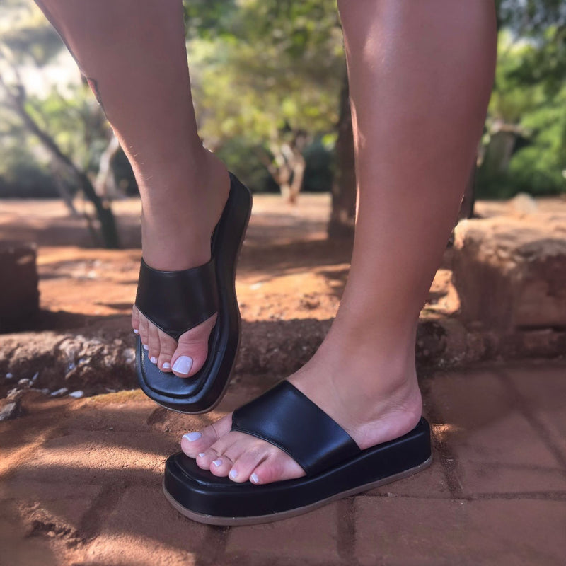 Tamanco Flatform de Dedo em Couro Thong Lait
